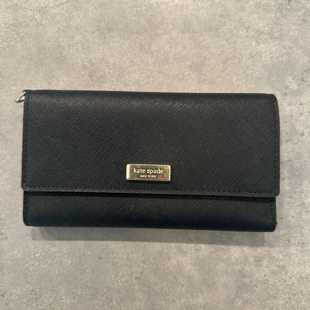 Kate Spade wristlet wallet
